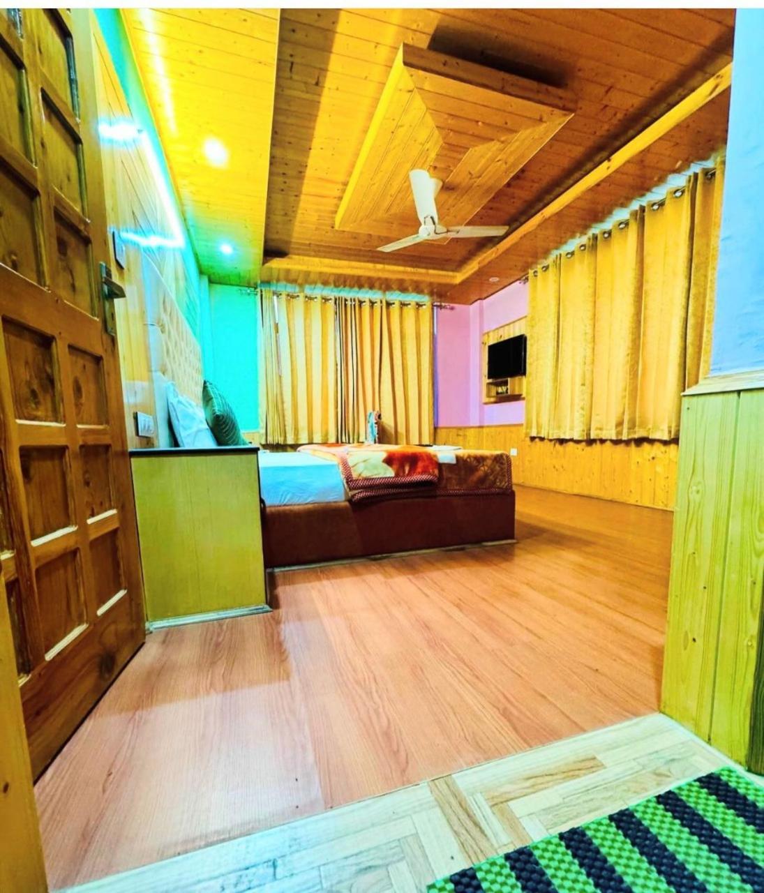 Hotel Himachal Heights Manāli Zewnętrze zdjęcie