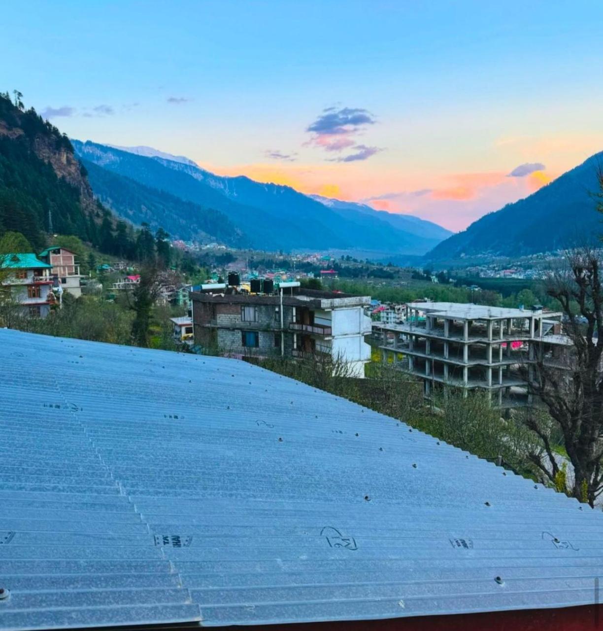 Hotel Himachal Heights Manāli Zewnętrze zdjęcie